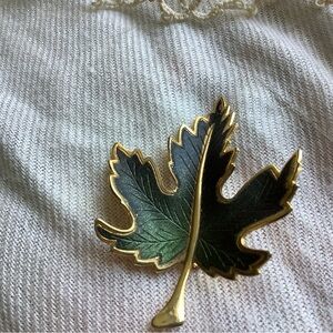 Green and gold leaf brooch
